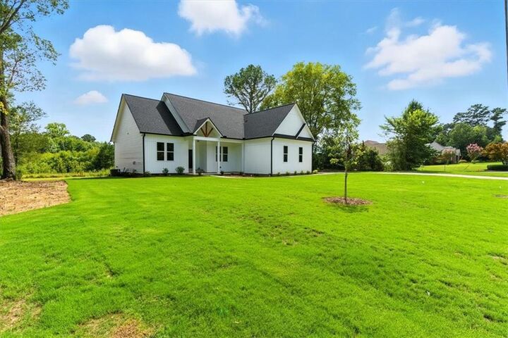 Property Photo: 3605 Garden Lakes Parkway NW GA 30165