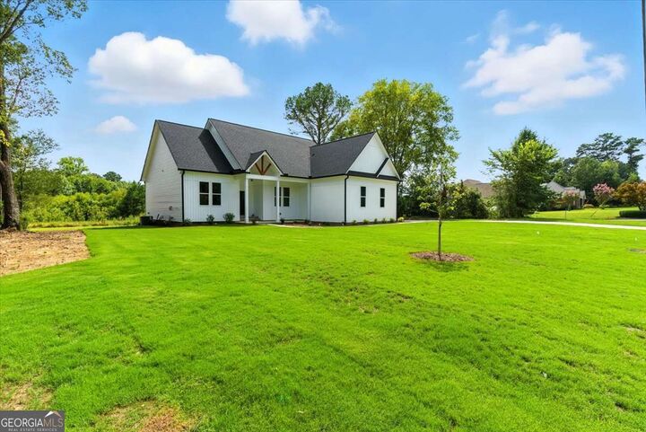 Property Photo: 3605 Garden Lakes Parkway NW GA 30165