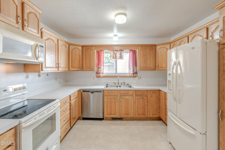 Property Photo: 502 Ingals Avenue ND 58504