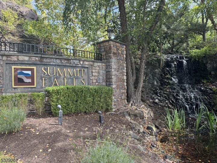 Property Photo: 132 Summit Rdg NJ 07442
