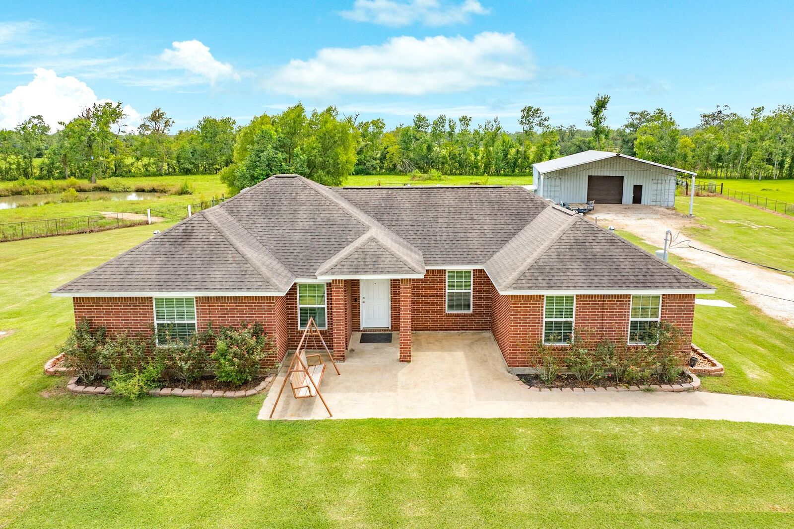 Property Photo:  130 Pin Oak Drive  TX 77515 