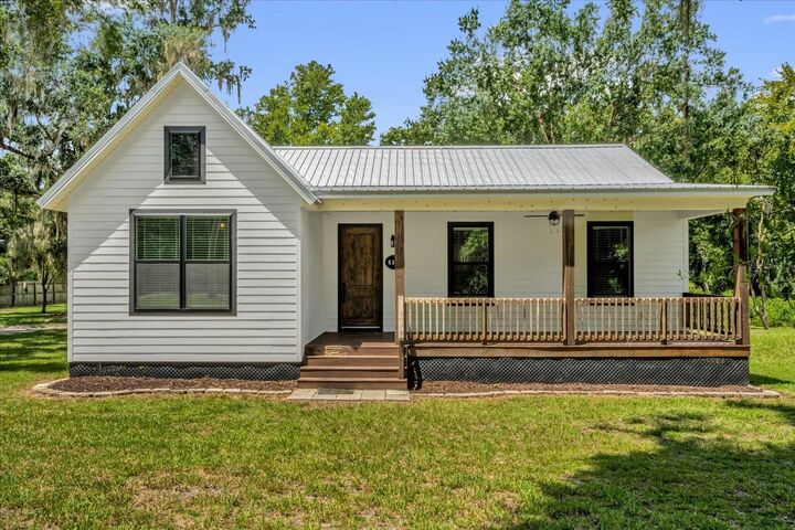 Property Photo: 8320 Mathews Road FL 33809