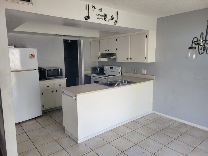 Property Photo: 927 Byron Lane 927 FL 34243