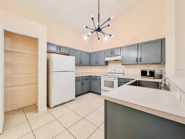 Property Photo:  10624 Creel Court  FL 32825 