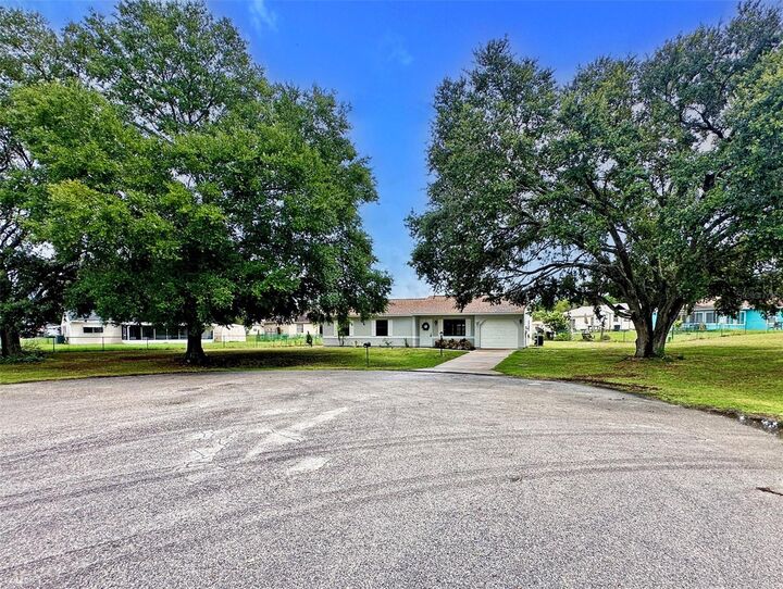 Property Photo: 328 Oak Track Run FL 34472