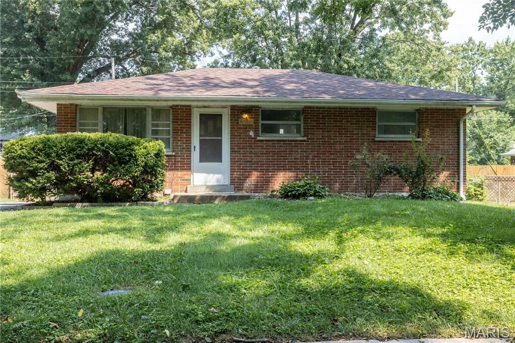 Property Photo:  1109 Walker Avenue  MO 63138 