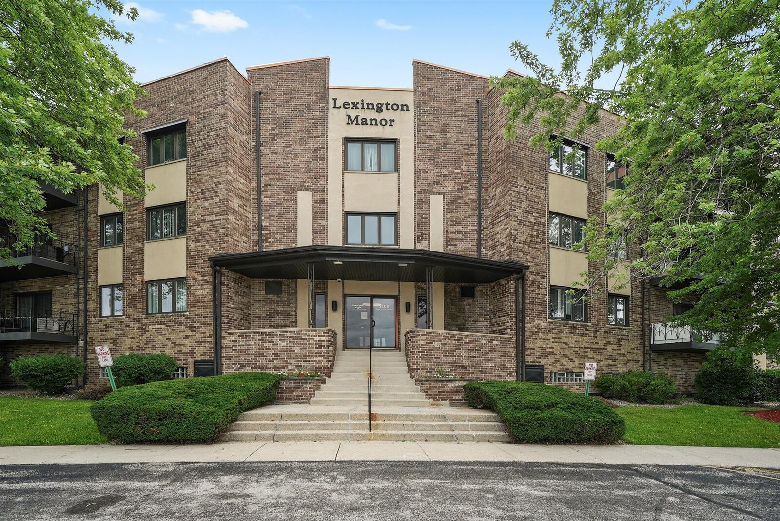 Property Photo:  7100 W 95th Street 312  IL 60453 