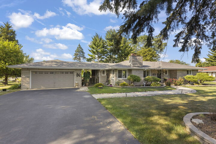 Property Photo:  213 Redbud Drive  IL 60433 