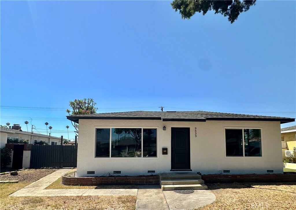 Property Photo:  9533 Paramount Boulevard  CA 90240 
