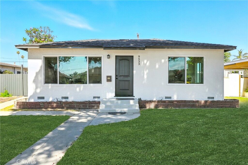 Property Photo:  9533 Paramount Boulevard  CA 90240 