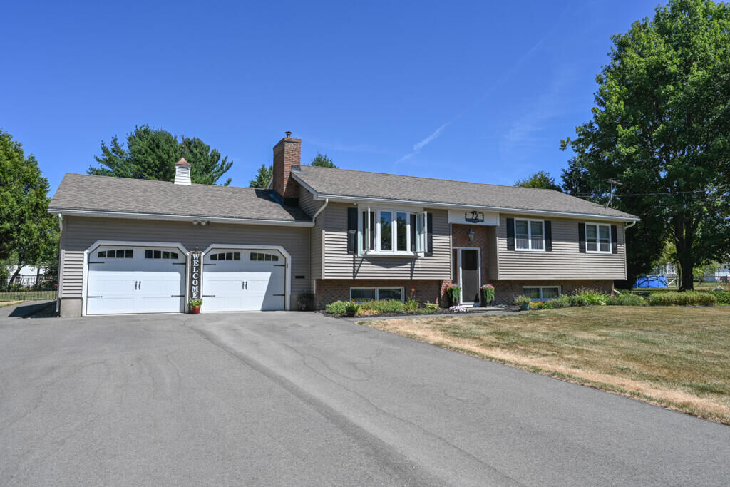 Property Photo:  72 Nottingham Way  ME 04412 