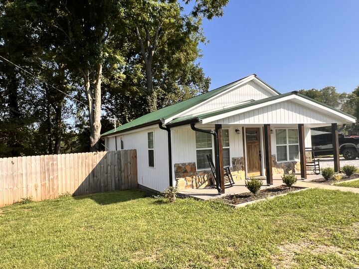 Property Photo:  502 E Market St  TN 37324 