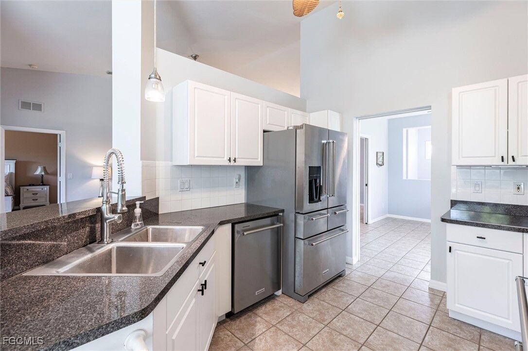 Property Photo:  15157 Oxford Cove 2404  FL 33919 