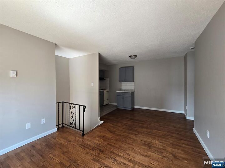Property Photo:  75 1st Street 6  NJ 07601 