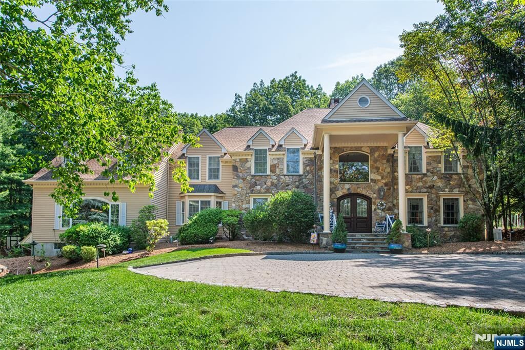 Property Photo:  5 Montauk Trail  NJ 07470 