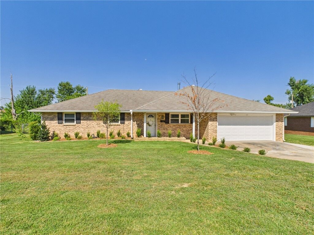 Property Photo: 912 S 16th Street AR 72758
