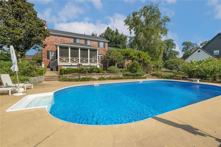 Property Photo:  1811 El Contento Circle  AR 72712 