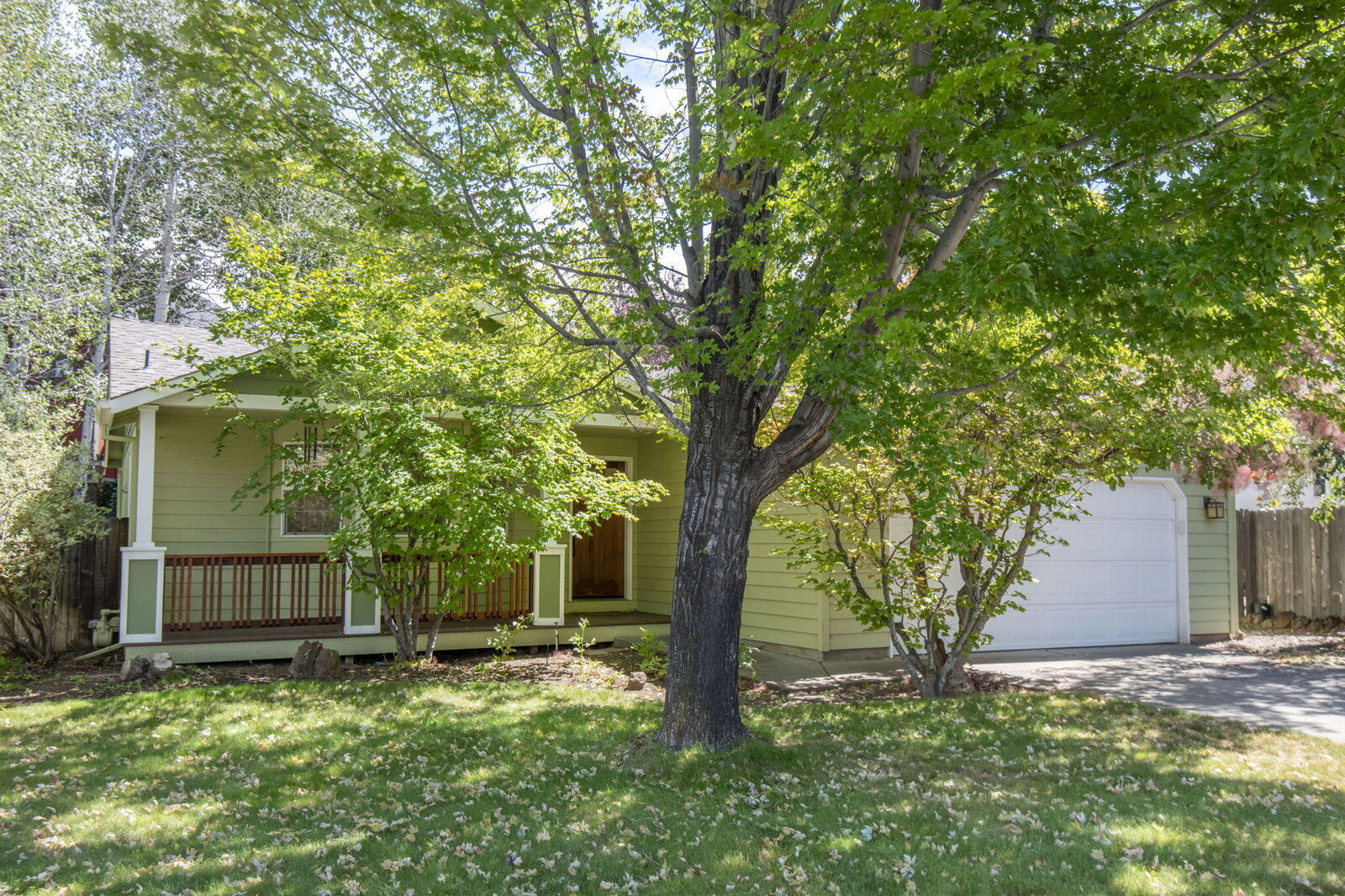 Property Photo:  527 SW Forest Grove Drive  OR 97702 