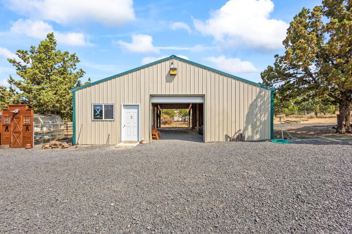 Property Photo: 13439 SE Cayuse Road OR 97754