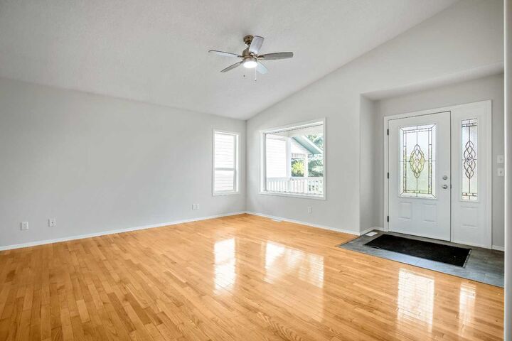 Property Photo:  1709 4 Avenue SE  AB T1V 1P7 