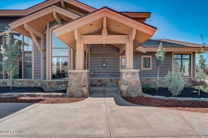 Property Photo: 2530 Palomino Trail UT 84098