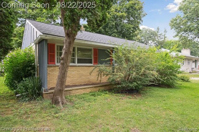 Property Photo: 27627 Lexington Parkway MI 48076