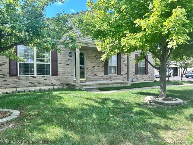 Property Photo: 14151 Watersway Drive MI 48173