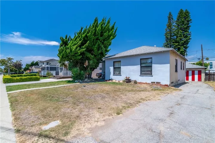 Property Photo: 1421 E Walnut Avenue CA 90245