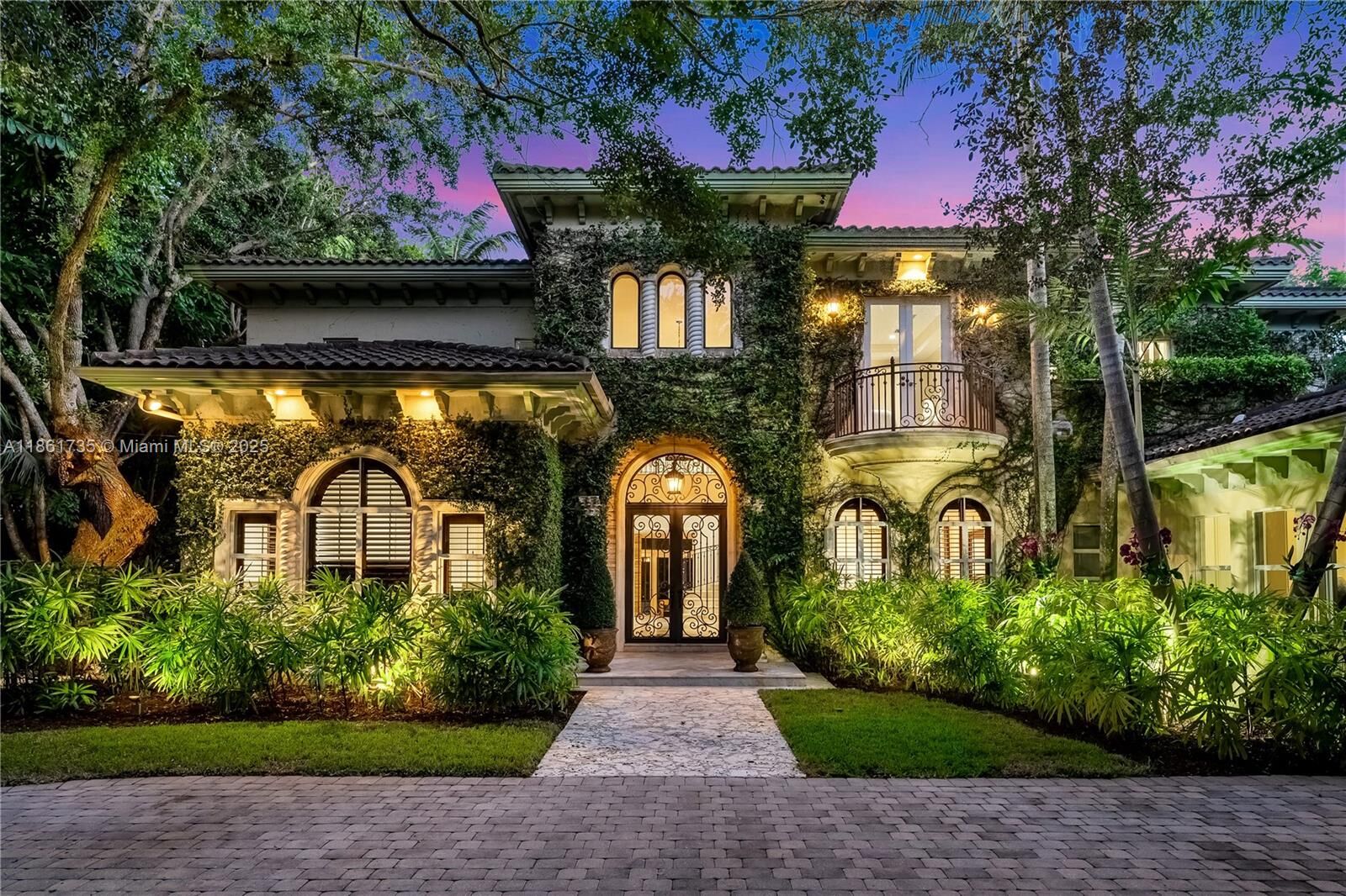 Property Photo: 5100 SW 86th St FL 33143