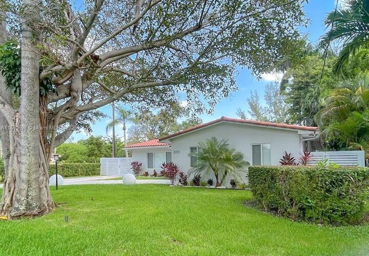Property Photo: 200 NW 86th St FL 33150