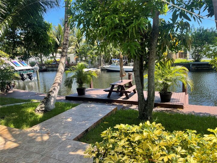 2626 Thomas St  Hollywood FL 33020 photo