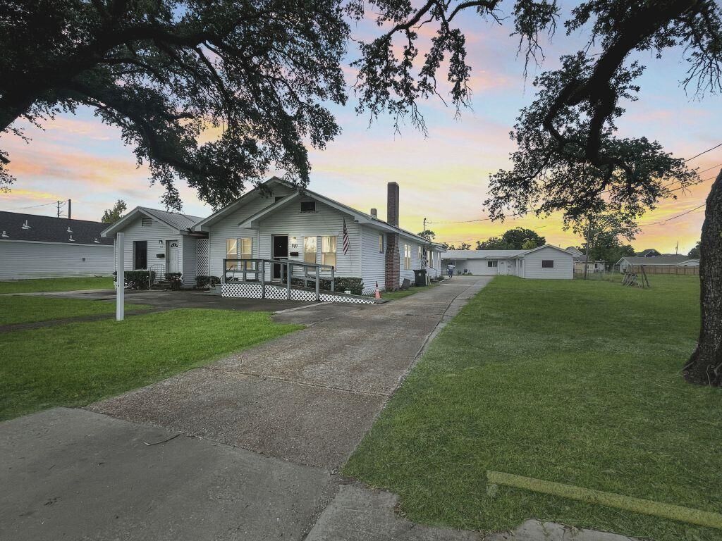 Property Photo:  910 8th Avenue  LA 70601