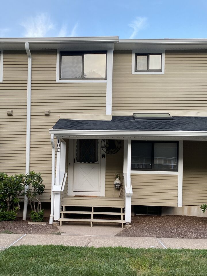 Property Photo: 10 Wiggins Farm Drive CT 06070
