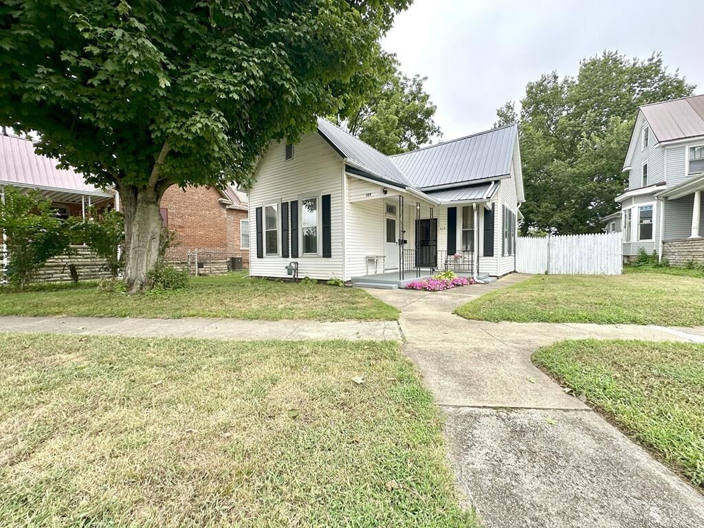 Property Photo:  305 Eastern Ave.  OH 45601 