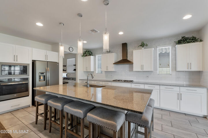 Property Photo: 4813 W Willow Wind Way AZ 85741