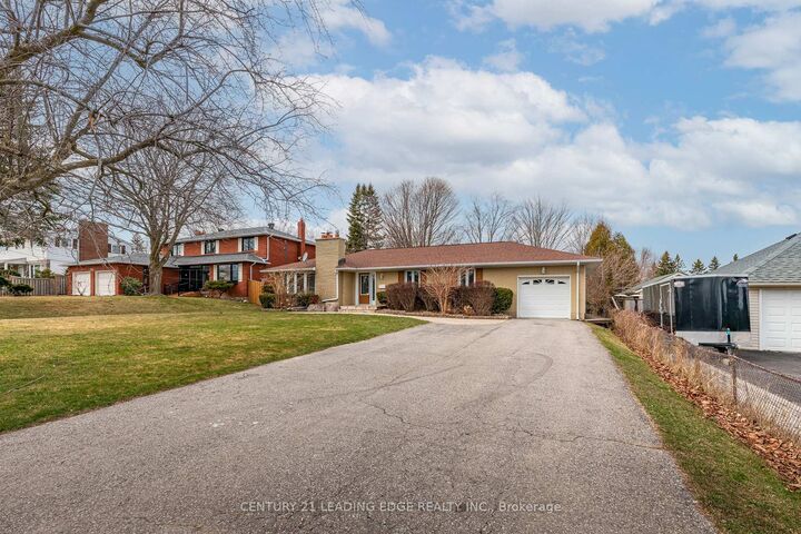 Property Photo:  116 Broadview Avenue  ON L1N 2G5 