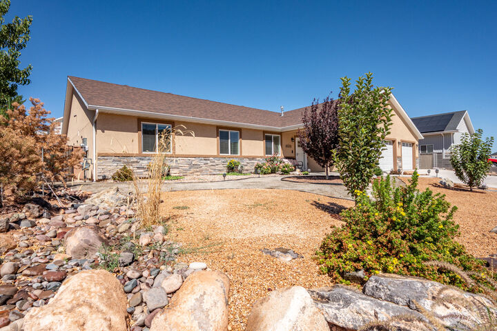 Property Photo: 46 S Glen Canyon Dr UT 84720