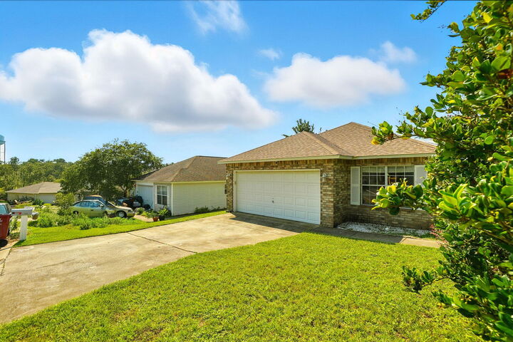 Property Photo: 131 Nivana Drive FL 32536