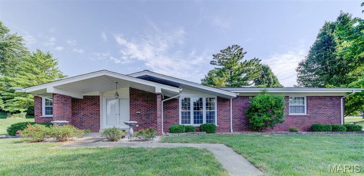 617 Indian Hills Drive  St Charles MO 63301 photo
