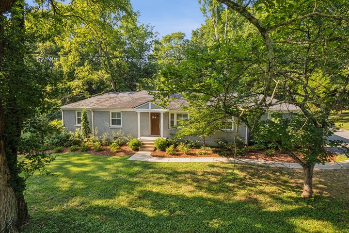 Property Photo: 821 W Hillwood Dr TN 37205