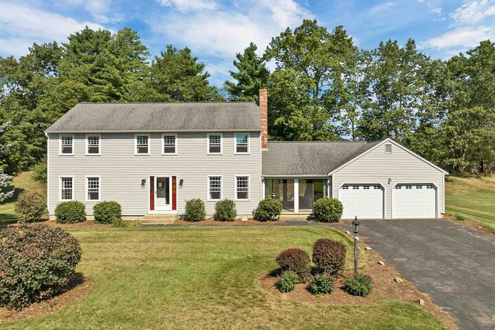 9 Catalina Lane  Nashua NH 03064 photo