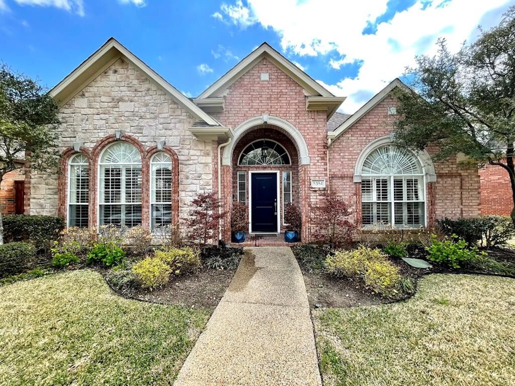 Property Photo: 5354 Gatesworth Lane TX 75287