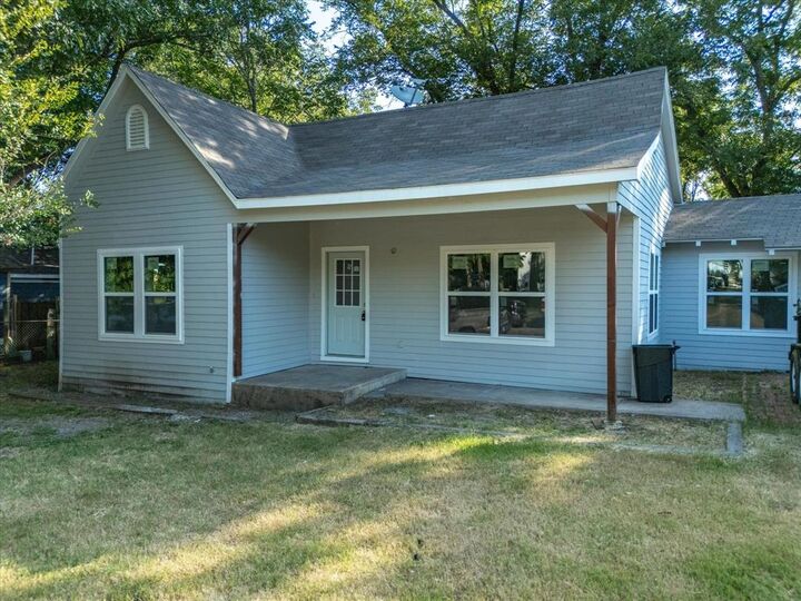 Property Photo: 1106 N McKinney Street TX 75119