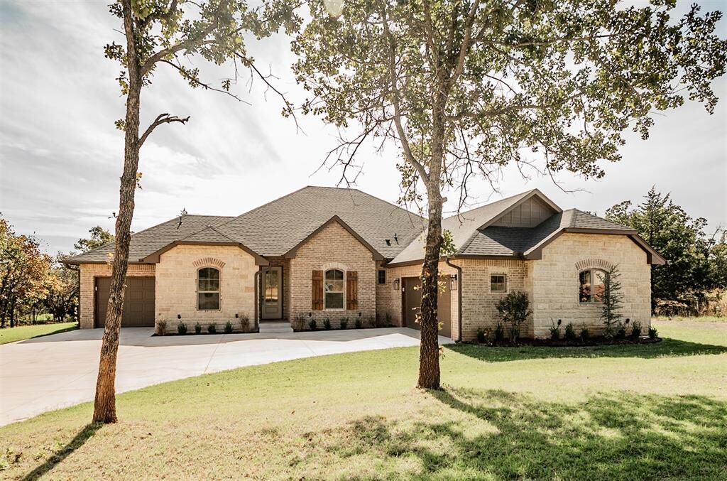 Property Photo: 8081 Longbow OK 73044