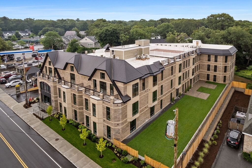 Property Photo:  1114 Beacon St. 211  MA 02461 