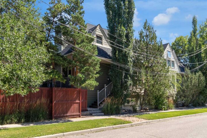 Property Photo:  1314 Gladstone Road NW  AB T2N 3G3 