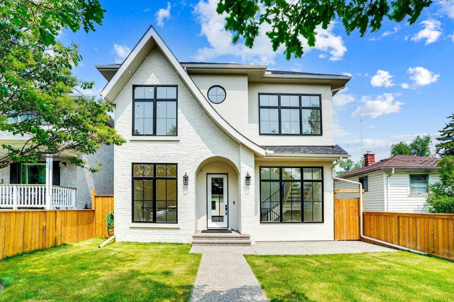 Property Photo:  636 10 Avenue NE  AB T2E 0X8 