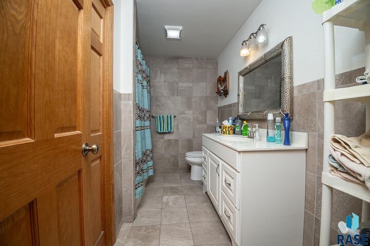 Property Photo: 6102 Dakota Dr SD 57042