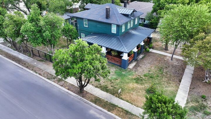 Property Photo: 1104 W Mistletoe TX 78201