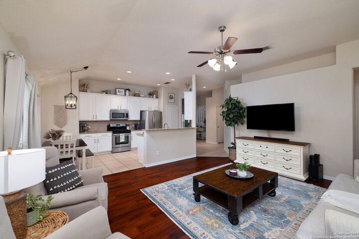 Property Photo:  5610 Thunder Oaks  TX 78261 